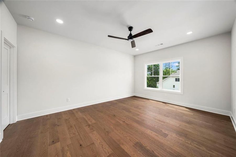 Spacious, unfurnished interior of a new home in , Atlanta (Image 38).