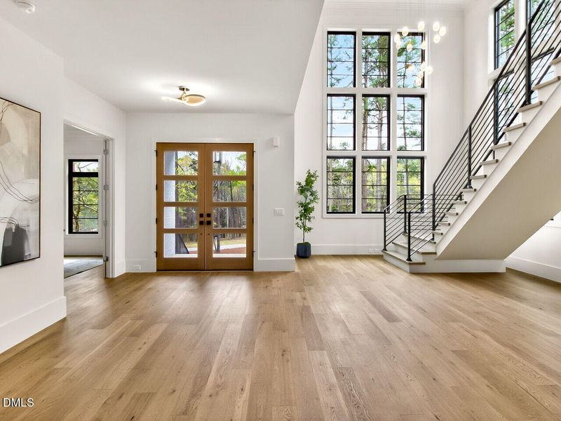 047-1280x960-foyer-stairs