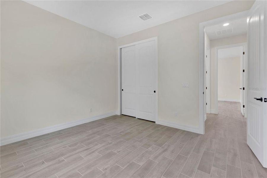 Spacious, unfurnished interior of a new home in Amelia Groves, St. Cloud (Image 22).