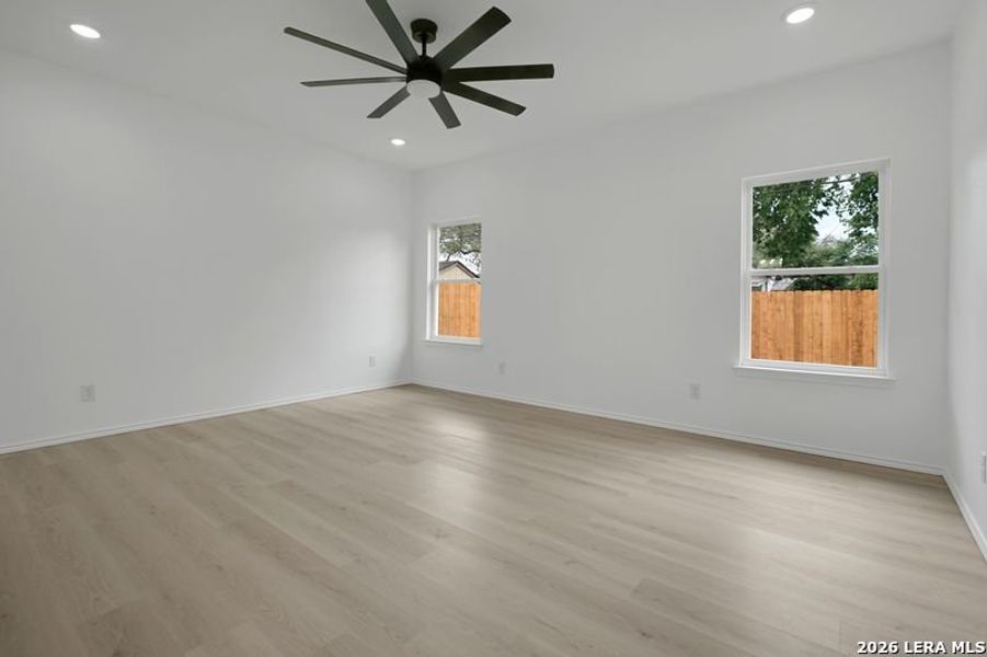 Spacious, unfurnished interior of a new home in , San Antonio (Image 24).