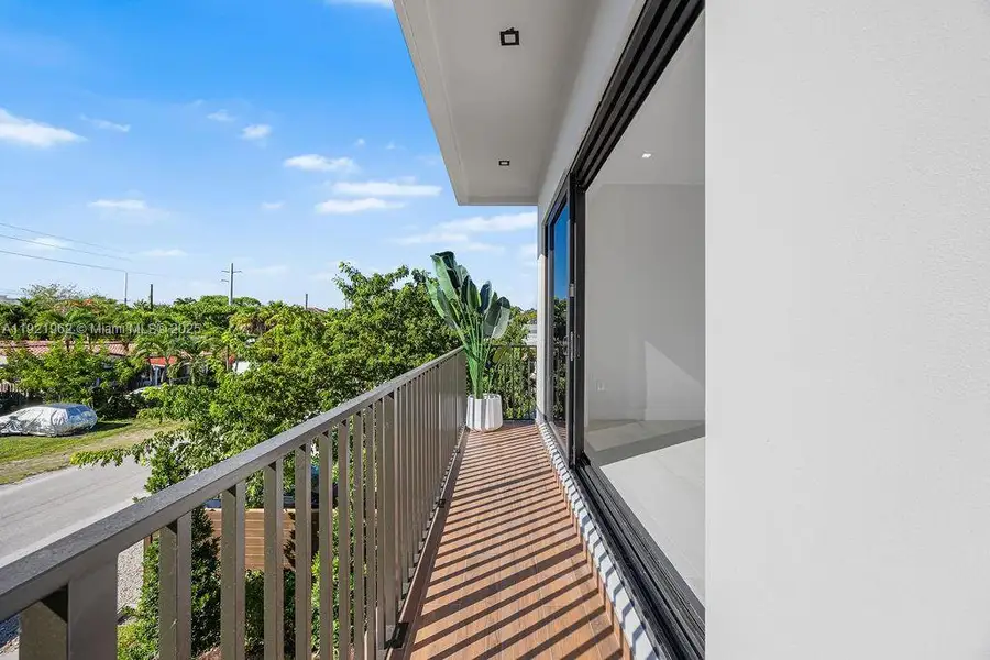 Exterior details and patio area of a home in , Fort Lauderdale (Image 3).