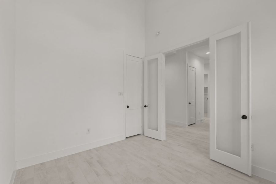 Representative unfurnished interior of a home built from the Sorenstam by Chesmar Homes in Riceland Alley Loads, Mont Belvieu (Image 66).