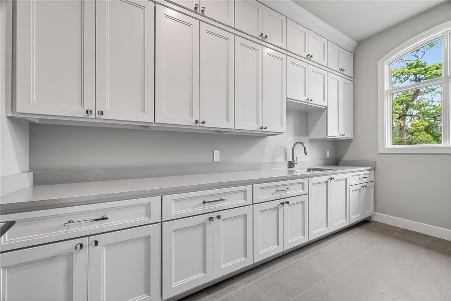 An additional laundry room is located on the second floor. An additional laundry room is located on the second floor.