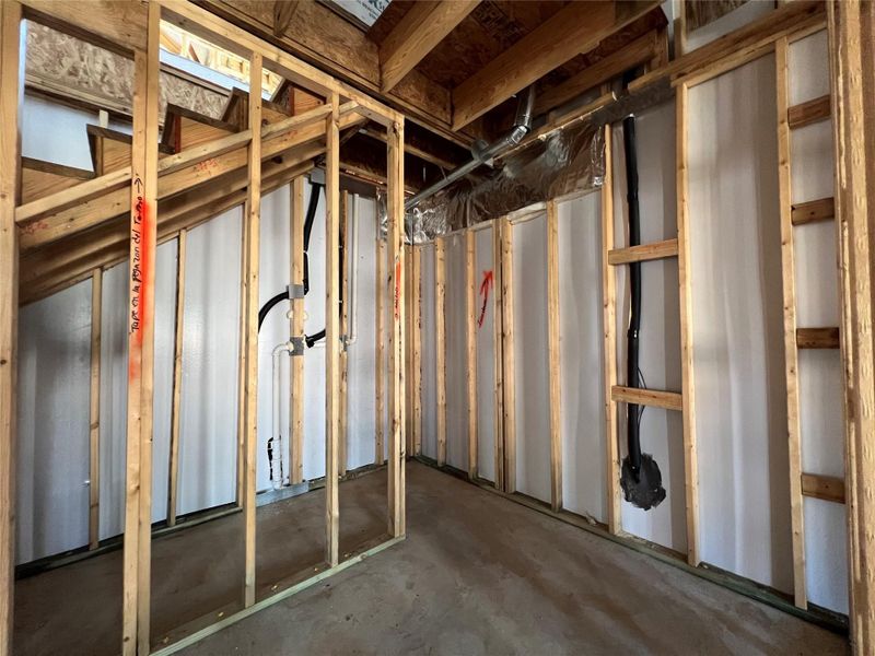 Spacious, unfurnished interior of a new home in Rolling Glen, Hutto (Image 23).