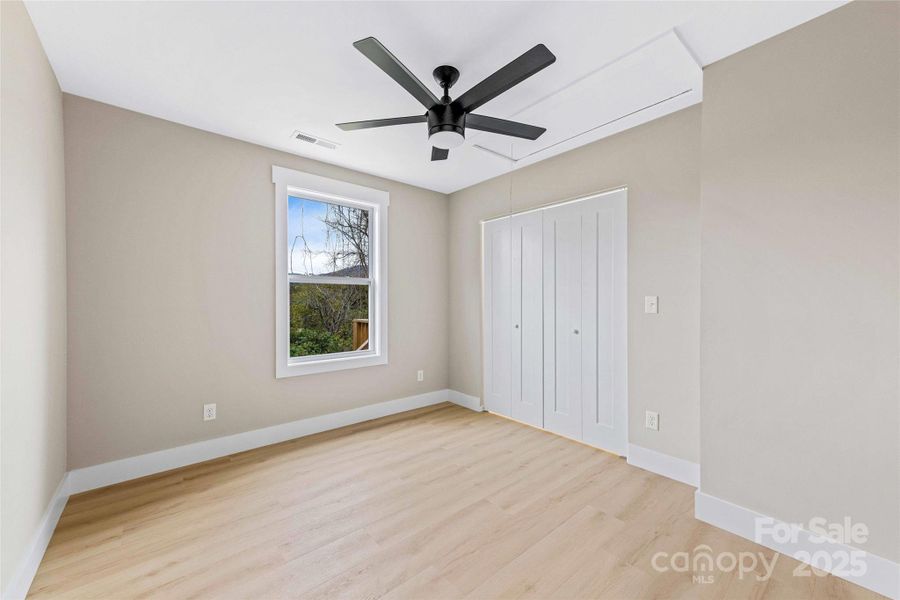 Spacious, unfurnished interior of a new home in , Marion (Image 20).