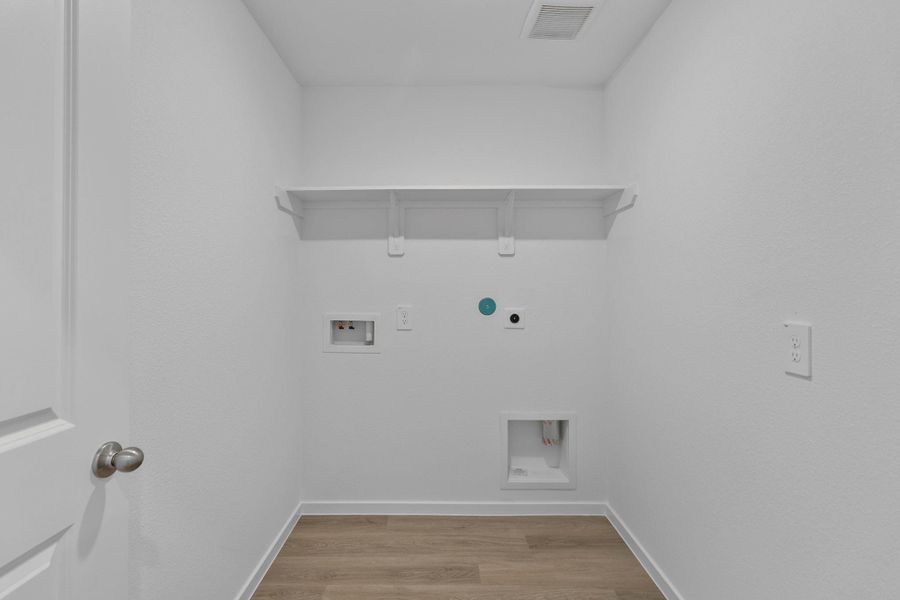 Spacious, unfurnished interior of a new home in Harrington Trails at The Canopies, Splendora (Image 13).