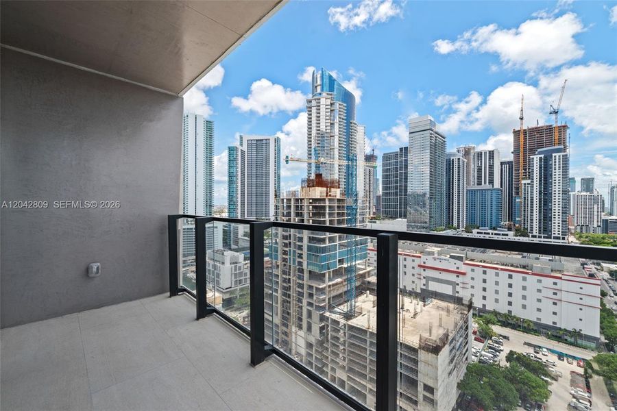 Condo located in Miami, FL showcasing its design and architecture (Image 27).