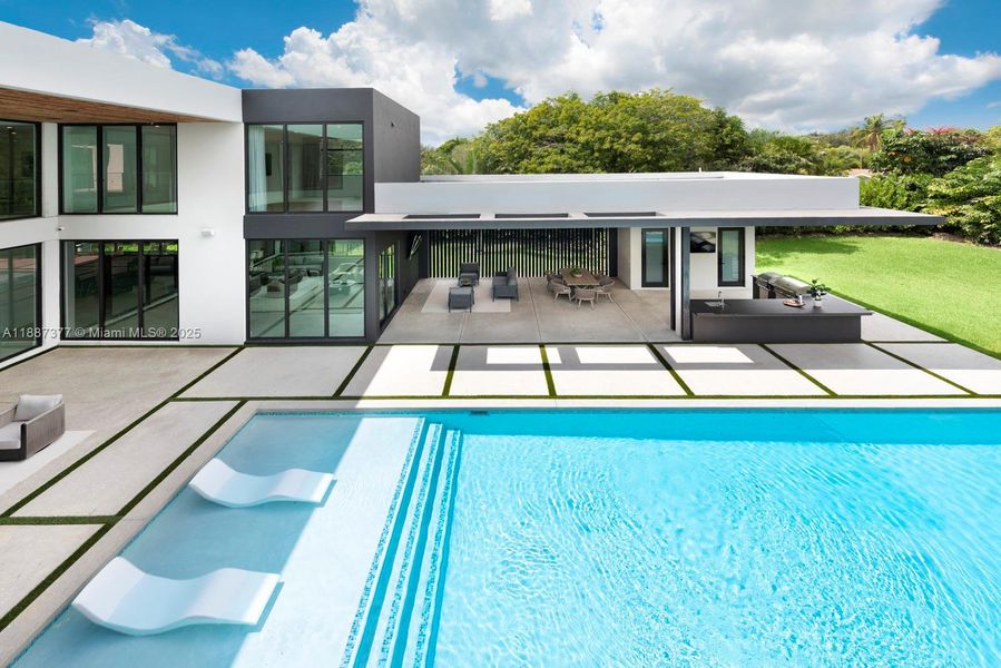 Community amenities in , Pinecrest (Image 40).