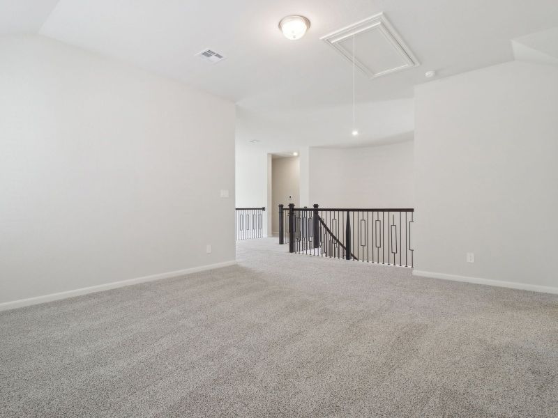 Spacious, unfurnished interior of a new home in Arcadia Ridge - Classic Series, San Antonio (Image 15).