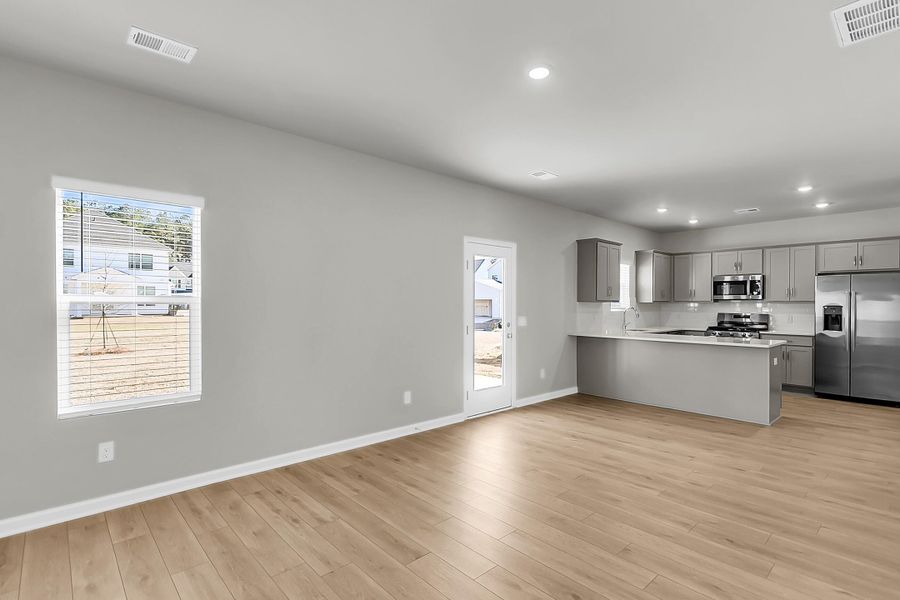 Spacious, unfurnished interior of a new home in Six Oaks, Summerville (Image 27).