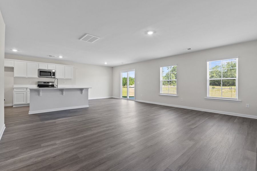 Spacious, unfurnished interior of a new home in Harmon Hill Estates, Hopkins (Image 15).