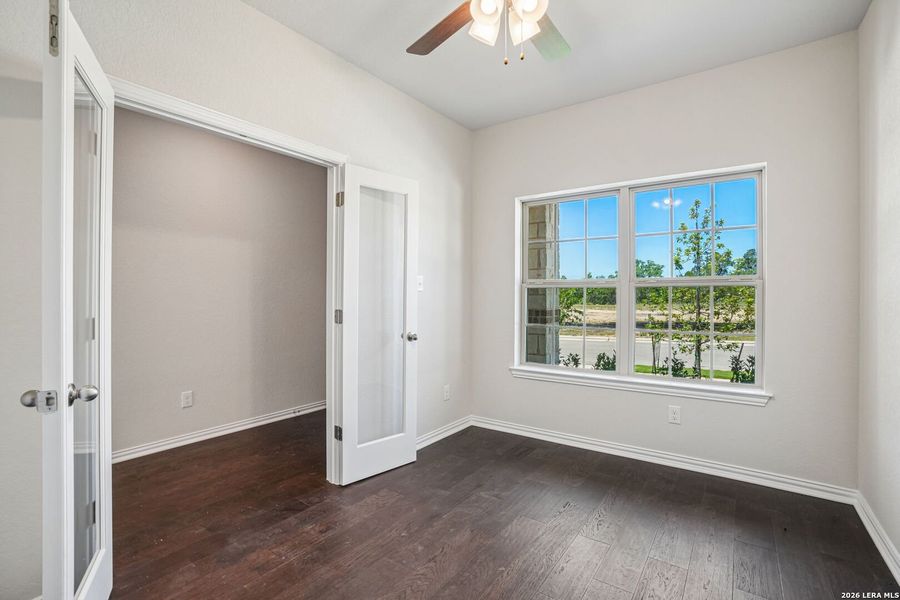 Spacious, unfurnished interior of a new home in Meyer Ranch - Enclave, New Braunfels (Image 29).