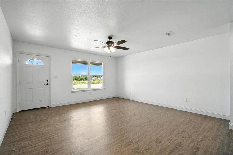 Spacious, unfurnished interior of a new home in , Abilene (Image 12).