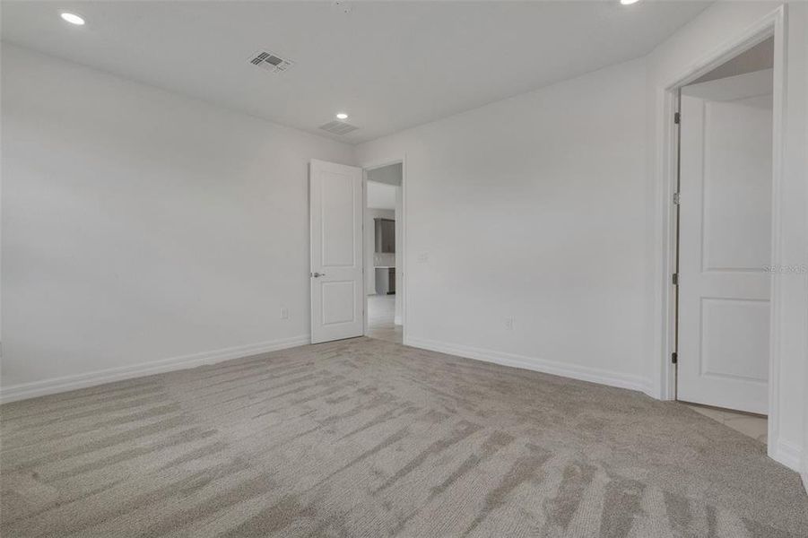 Spacious, unfurnished interior of a new home in Turnleaf, Punta Gorda (Image 30).