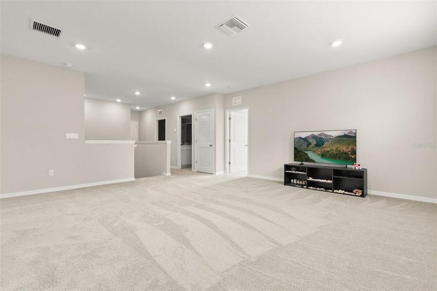 Spacious, unfurnished interior of a new home in Deerbrook, Land O' Lakes (Image 23).