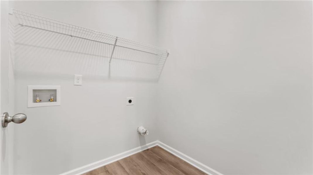 Spacious, unfurnished interior of a new home in Villages at Cedar Hill, Dallas (Image 14).