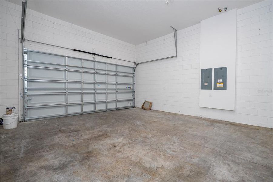 Spacious, unfurnished interior of a new home in , Orlando (Image 60).