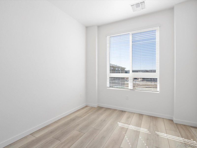 Spacious, unfurnished interior of a new home in Gateway Commons, Denver (Image 26).