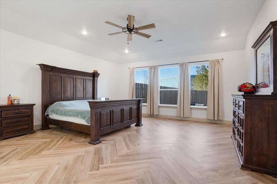 Furnished interior view inside a new home in , Van Alstyne (Image 15).