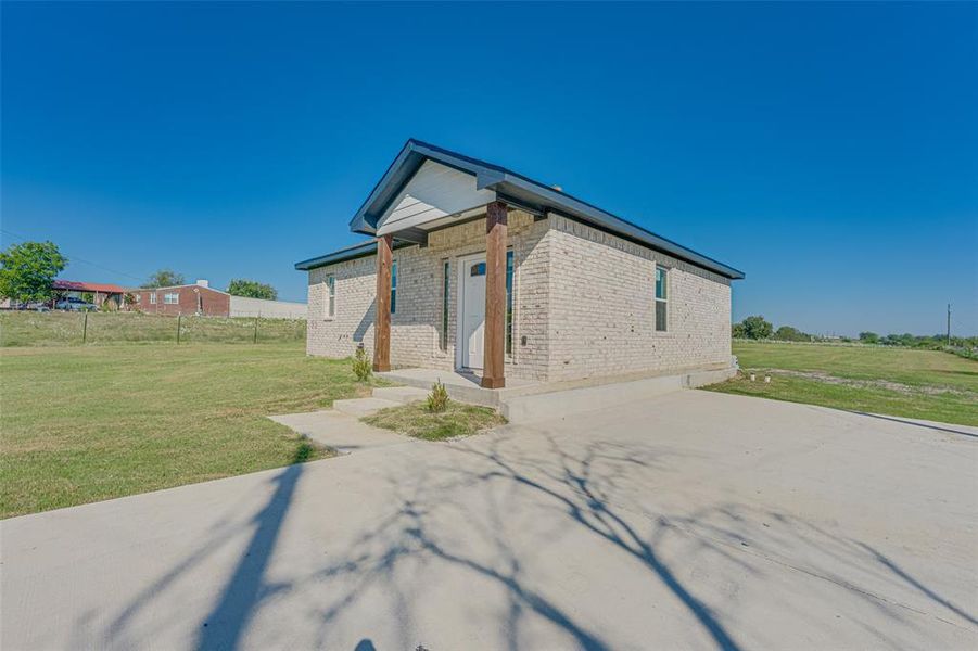 Front exterior of a new home in , Rice, TX, highlighting curb appeal (Image 17).