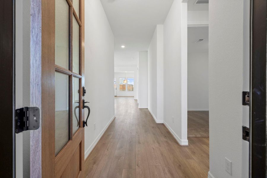 Spacious, unfurnished interior of a new home in Brookewater, Rosenberg (Image 16).