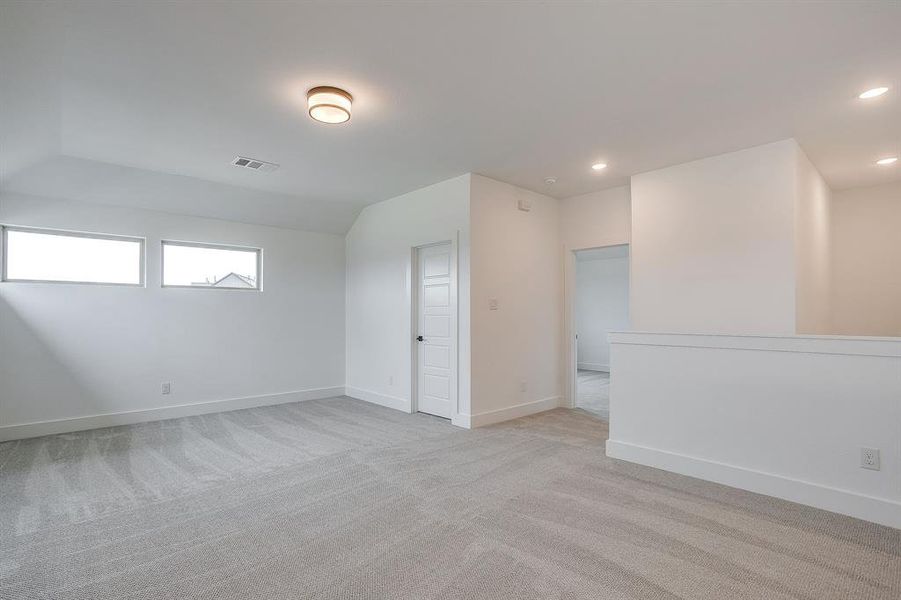 Spacious, unfurnished interior of a new home in Talon Hills, Fort Worth (Image 29).