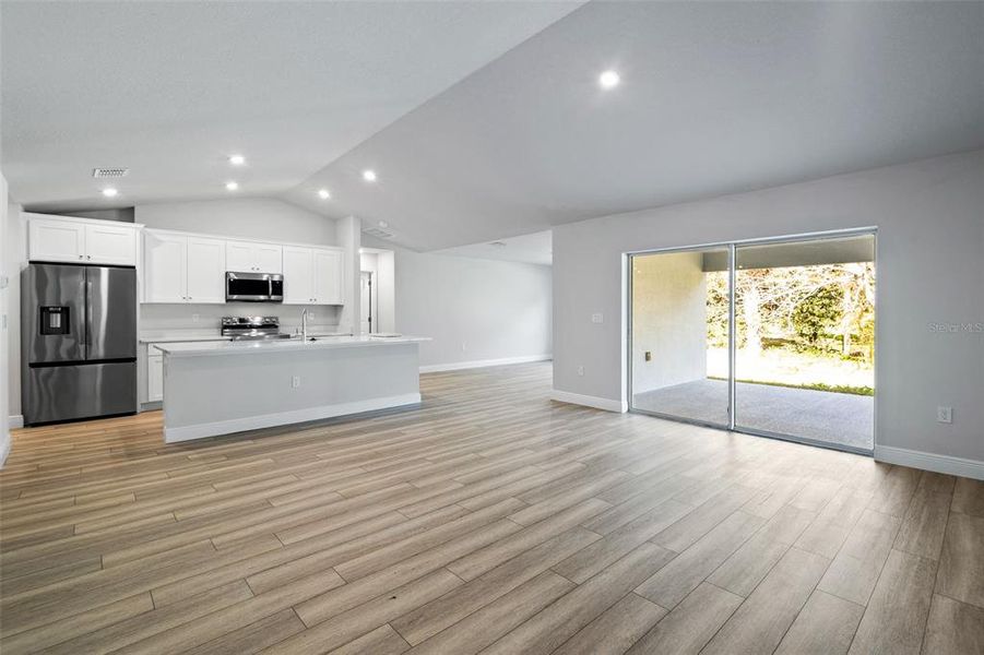 Spacious, unfurnished interior of a new home in , Ocala (Image 16).