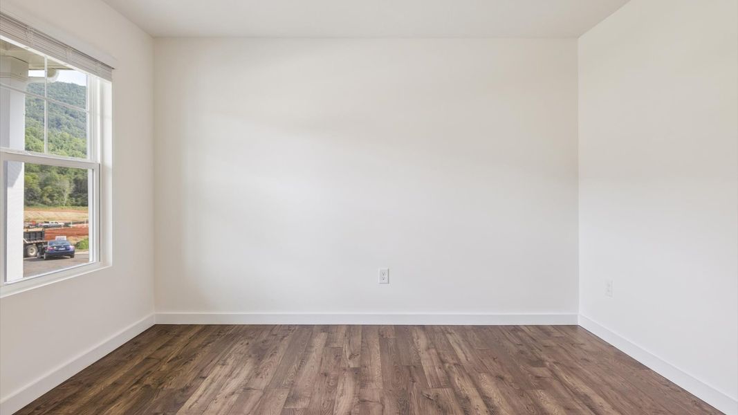Spacious, unfurnished interior of a new home in Emory Creek, Harriman (Image 12).