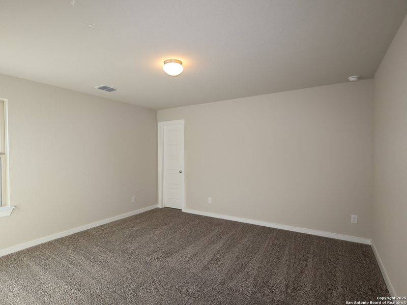 Spacious, unfurnished interior of a new home in Winding Brook, San Antonio (Image 14). Spacious, unfurnished interior of a new home in Winding Brook, San Antonio (Image 14).