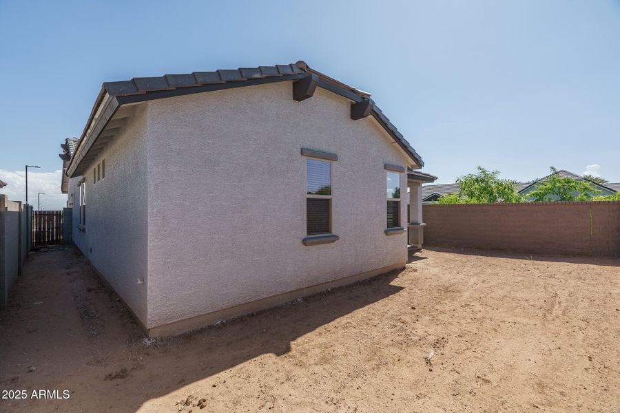 18) BACK OF HOME 18) BACK OF HOME