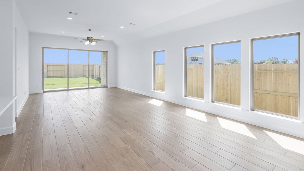 Spacious, unfurnished interior of a new home in Everly, Hockley (Image 19).
