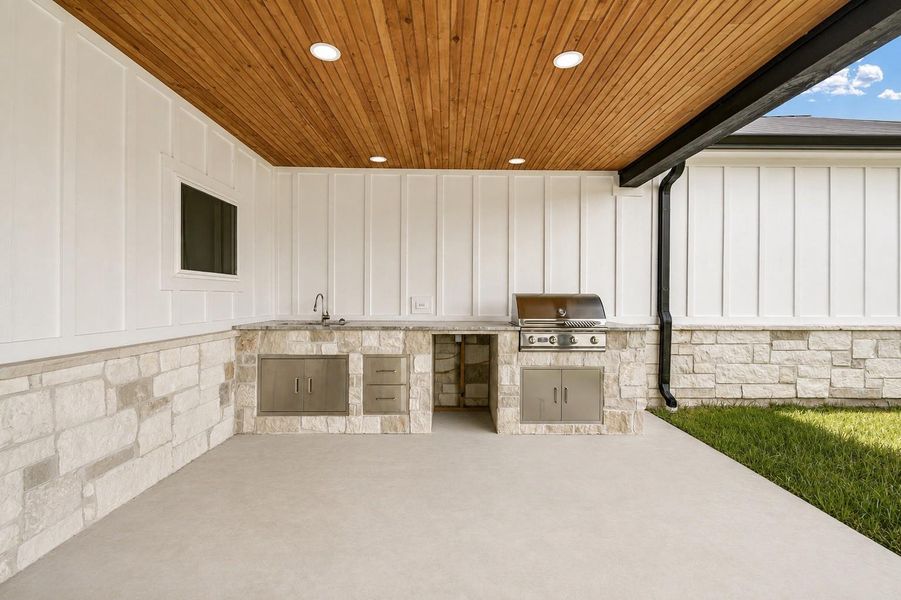 Exterior details and patio area of a home in , Angleton (Image 25).