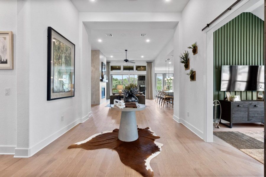 Furnished interior view inside a new home in Cibolo Crossing, Universal City (Image 6).