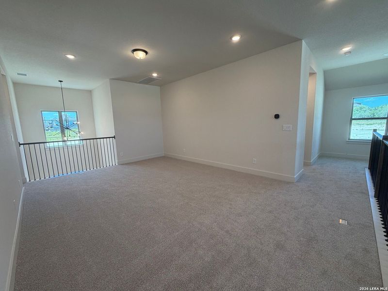 Spacious, unfurnished interior of a new home in Ladera - 50s, San Antonio (Image 20).