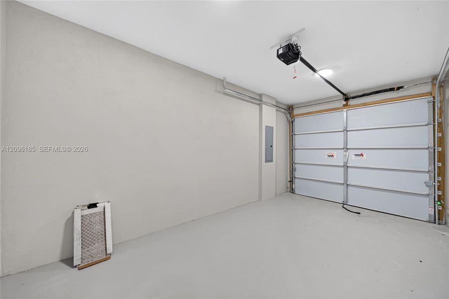 1 CAR GARAGE 1 CAR GARAGE