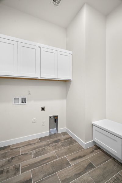 Representative unfurnished interior of a home built from the Scottsdale by LEH. Homes in Verdancia, El Paso (Image 86).