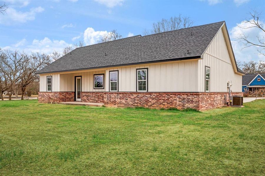 Exterior details and patio area of a home in , Blossom (Image 3).