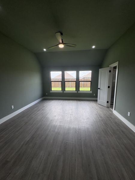Spacious, unfurnished interior of a new home in Stillwater Lake Estates, Godley (Image 13).