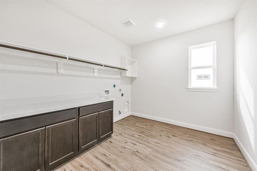 Spacious, unfurnished interior of a new home in , Baytown (Image 18).