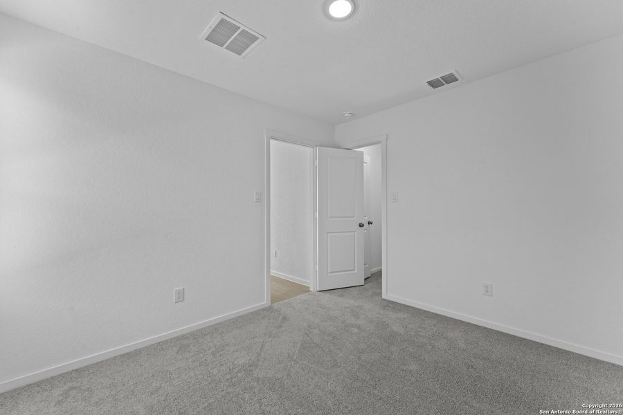 Spacious, unfurnished interior of a new home in Friendship Oaks, Fredericksburg (Image 9).