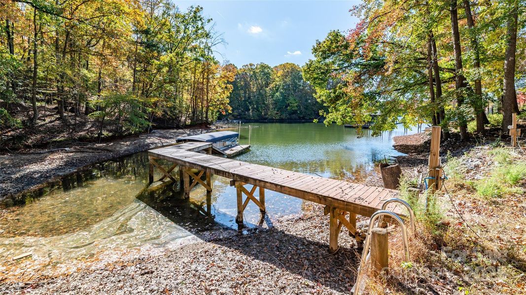 Natural landscape and outdoor views near in Statesville (Image 9). Natural landscape and outdoor views near in Statesville (Image 9).