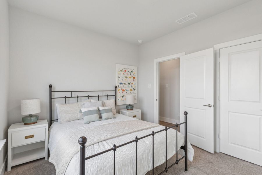 Representative furnished interior of a home built from the Emerson by Centre Living Homes in Lakeway Estates, Waxahachie (Image 20).