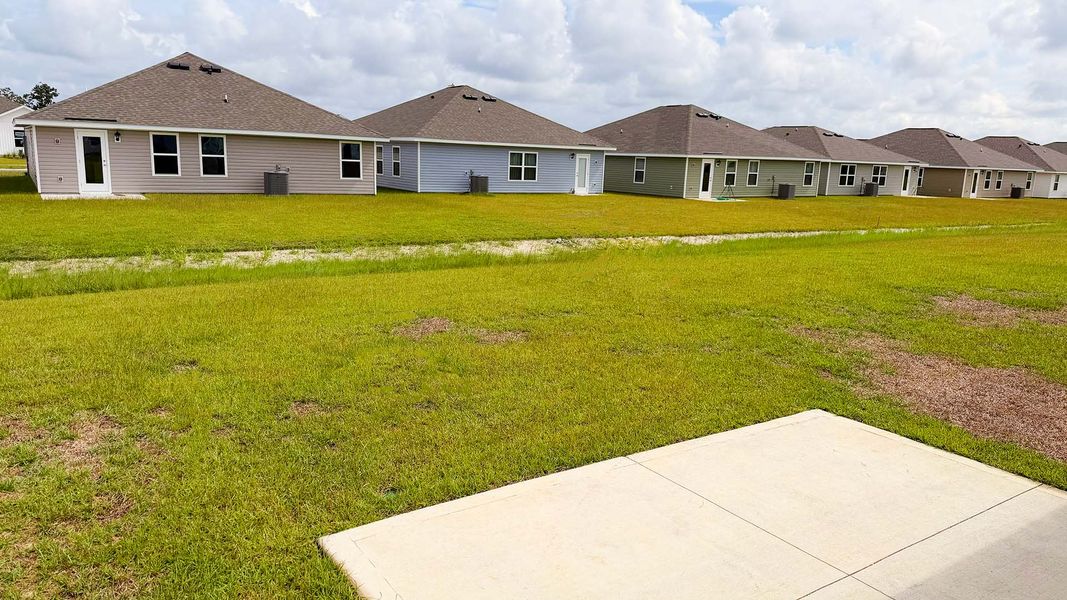 Exterior details and patio area of a home in Liberty, Panama City (Image 4).