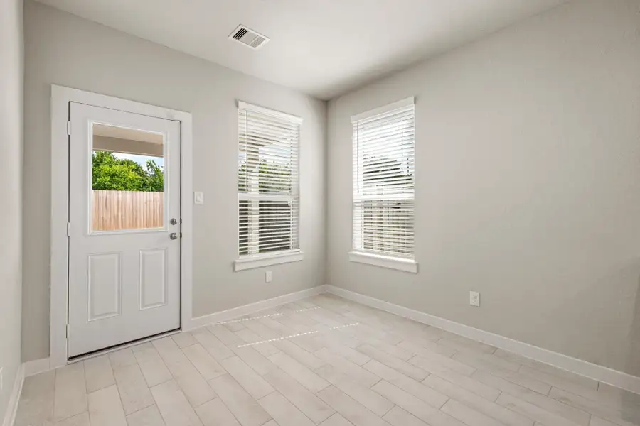 Spacious, unfurnished interior of a new home in Grand Oaks – The Cove, Houston (Image 10). Spacious, unfurnished interior of a new home in Grand Oaks – The Cove, Houston (Image 10).
