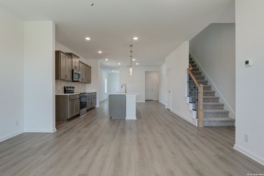 Spacious, unfurnished interior of a new home in Hennersby Hollow, San Antonio (Image 34).