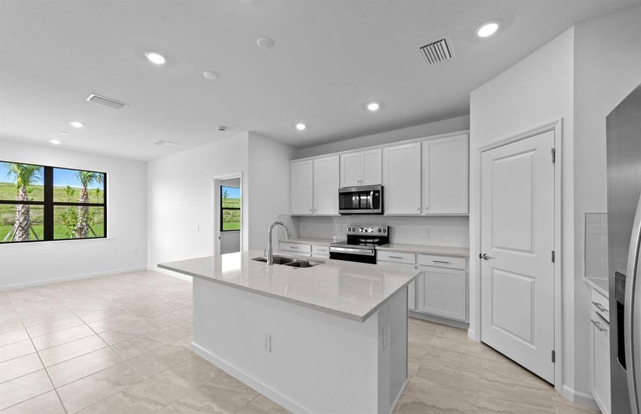 SWFL_HML_Cedar_12403_Kitchen2