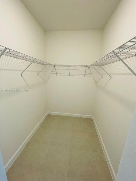 Spacious, unfurnished interior of a new home in , Homestead (Image 20).