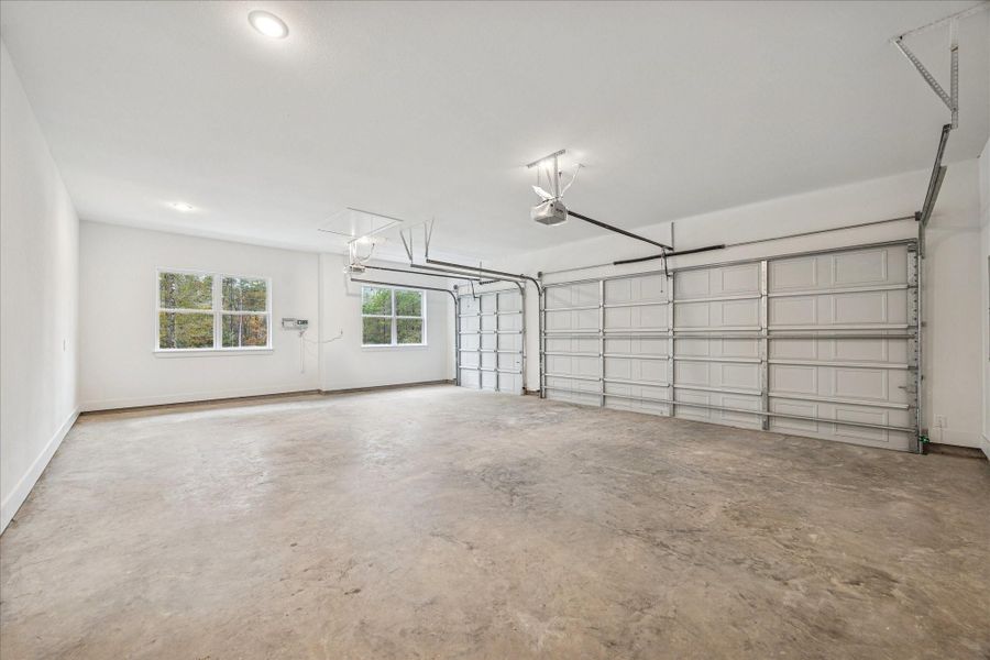 Spacious, unfurnished interior of a new home in , Huntsville (Image 34).