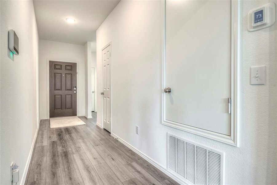 Spacious, unfurnished interior of a new home in Ridgeview Farms, Fort Worth (Image 26). Spacious, unfurnished interior of a new home in Ridgeview Farms, Fort Worth (Image 26).
