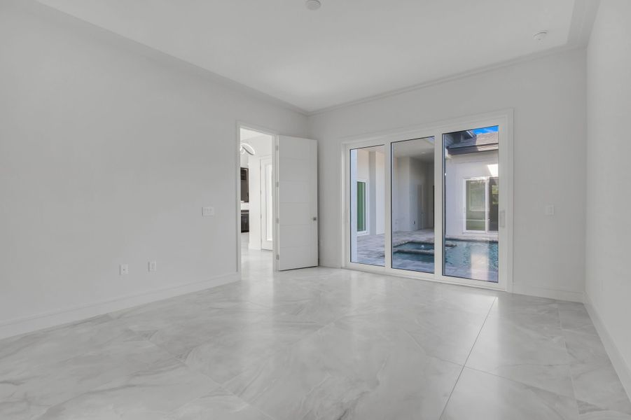 Representative unfurnished interior of a home built from the Courtyard 50 by ABD Development in Hampton Green at Providence, Davenport (Image 23).